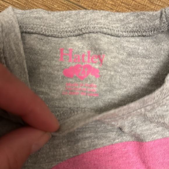 Hatley Rainbow 🌈 tee 2T - Picture 2 of 2
